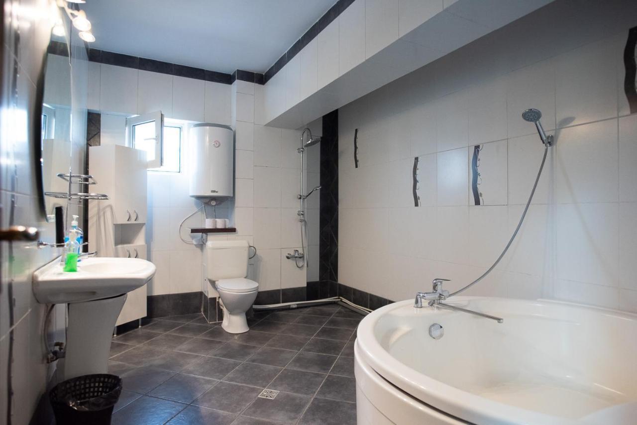 5 Bedrooms Luxury Apartment Villa Букурещ Екстериор снимка